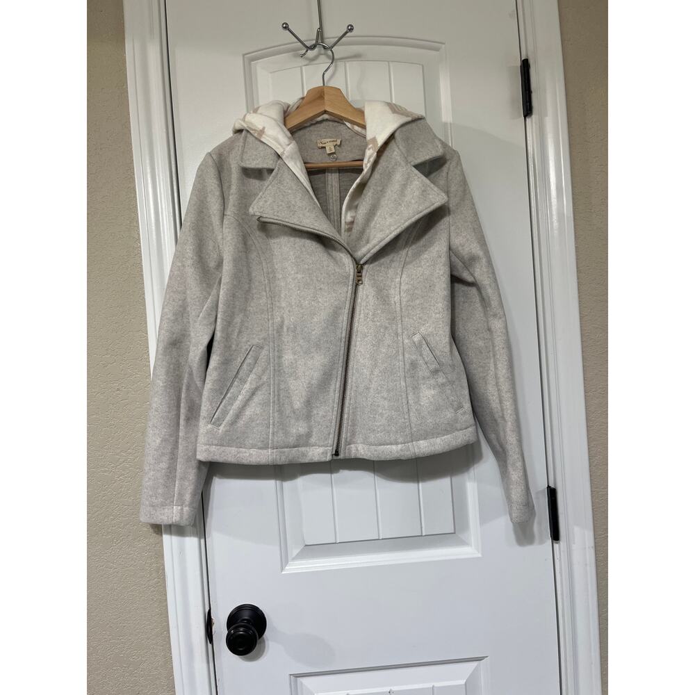 Hem and thread jacket